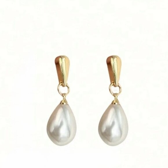Anthropologie Jewelry - Gold Tone Pearl Drop Earrings